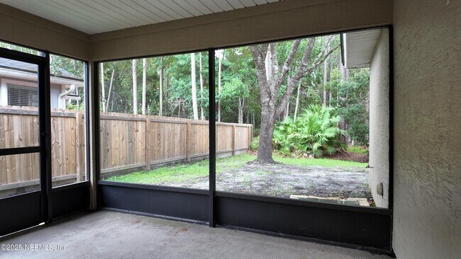 Building Photo - 1060 Beckingham Dr