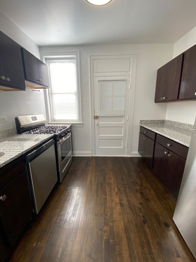 Building Photo - 730 Reba Pl
