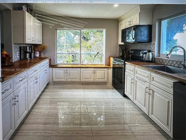 Building Photo - 1524 Argyle Dr