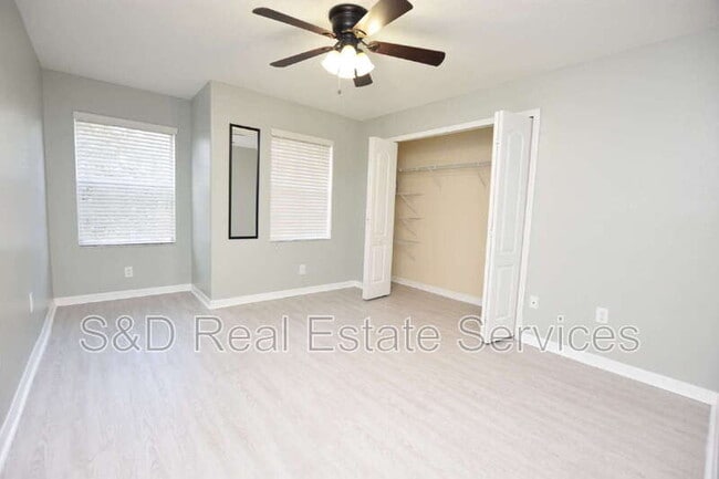 Building Photo - 515 Sandstone St