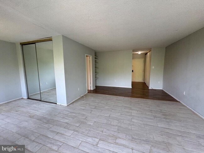 Building Photo - 2059 Huntington Ave