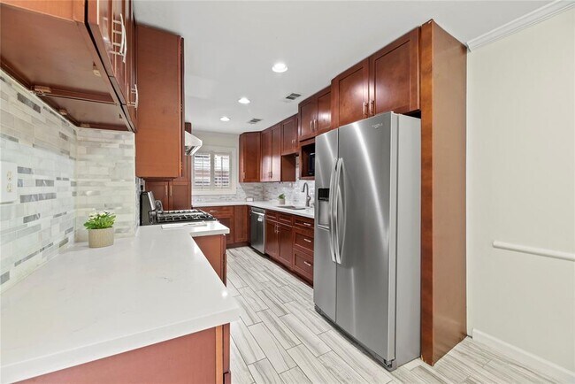 Building Photo - 201 Vanderpool Ln
