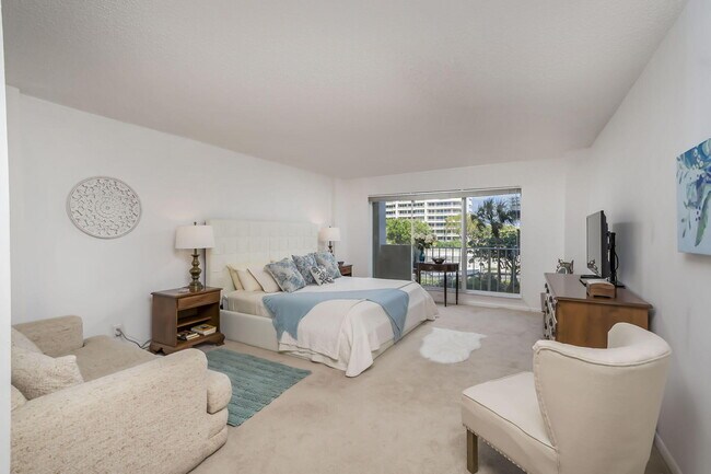 Building Photo - 4301 N Ocean Blvd