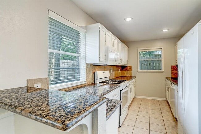 Building Photo - 5710 De Lange Ln
