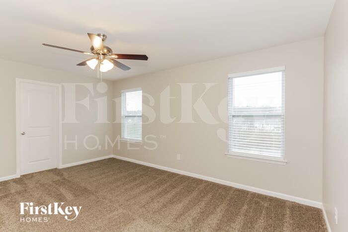 Building Photo - 2208 Lake Vista Drive