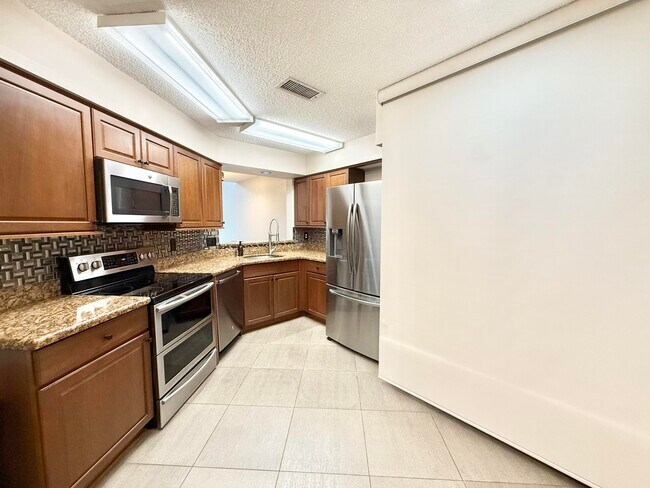 Building Photo - 9190 Boca Gardens Pkwy