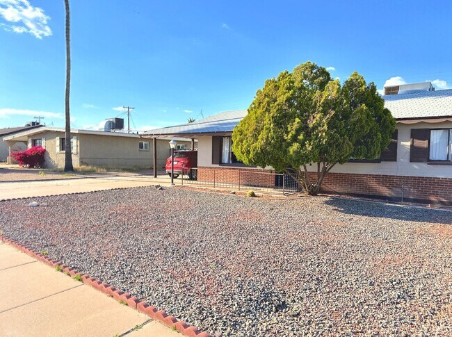 Building Photo - OPEN 8-2-25  12-1PM; Remodeled 4Br-2Ba hou...