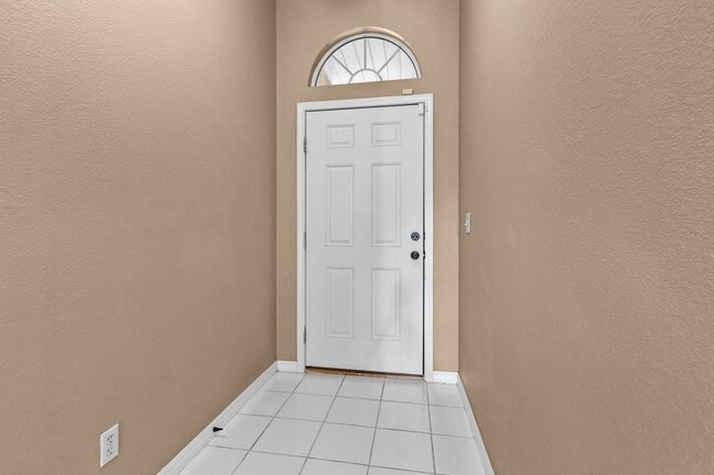 Building Photo - Bright & Beautiful 4 Bedroom Home with Fenced Yard and Modern Upgrades!