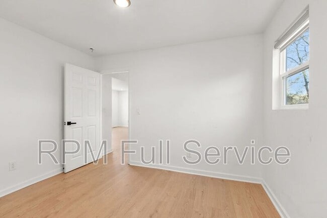 Building Photo - 2138 25th Ave N