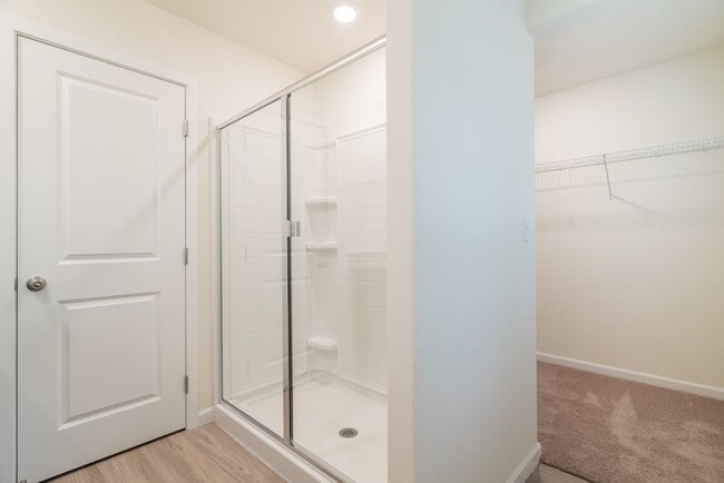 Building Photo - Super clean & spacious 4-bdrm/3-bath townhome in NE—Attached garage, great location