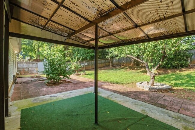 Building Photo - 575 Chandon Way