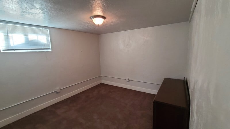 Building Photo - 848 600 W