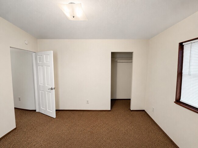 Building Photo - 219 Odell Ave