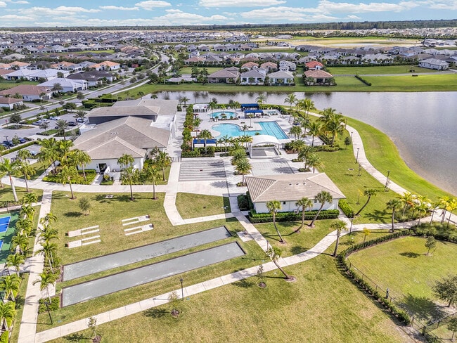 Building Photo - 5320 St Armands Way