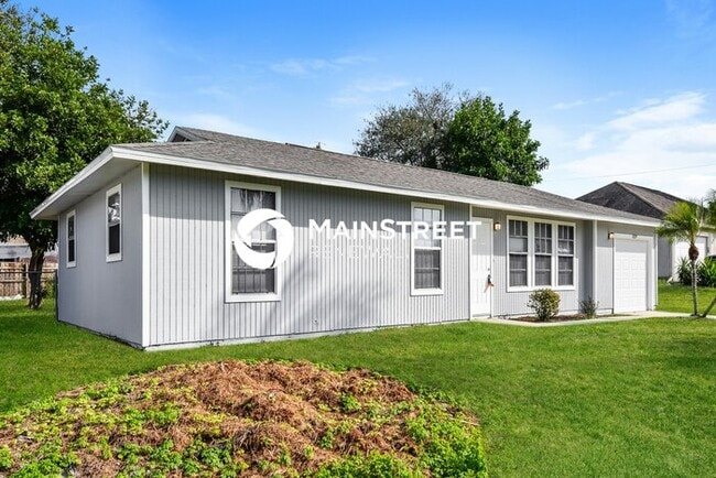Building Photo - 3 Bedroom Pet-Friendly Home in CAPE CORAL,...