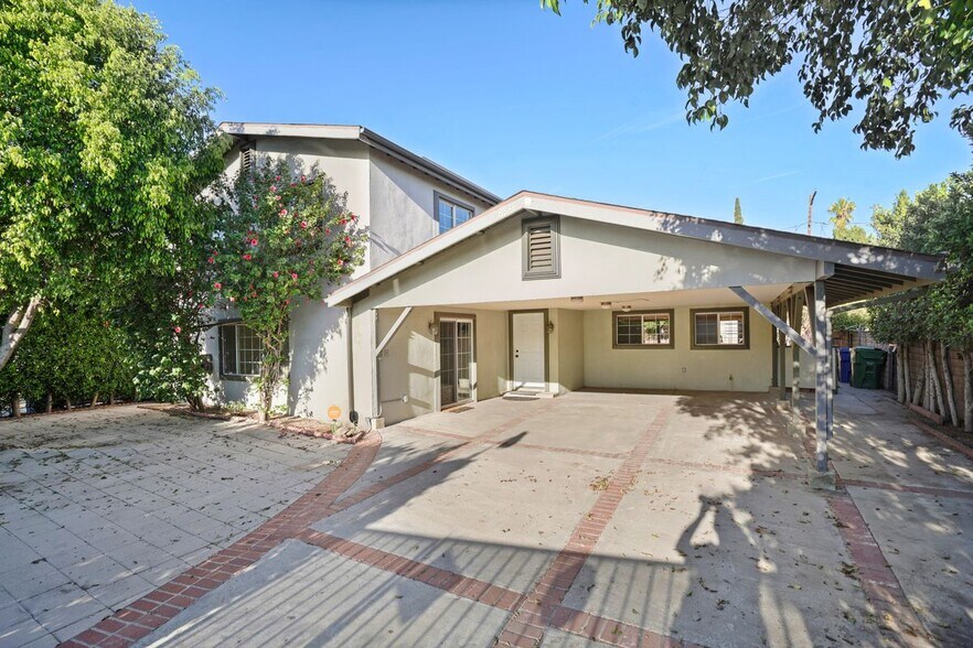 Building Photo - 8836 Oneida Ave
