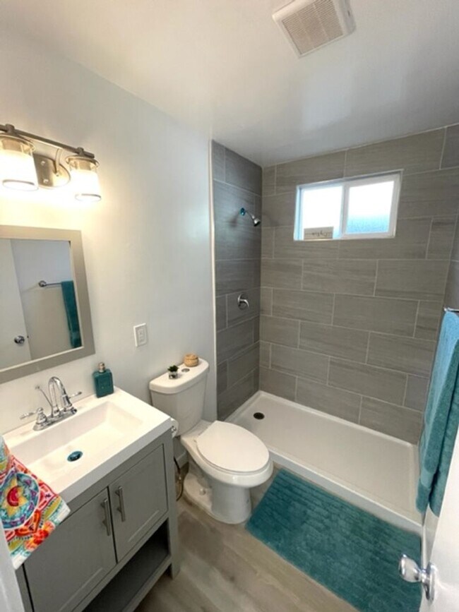 Building Photo - 1518 El Sereno Ave