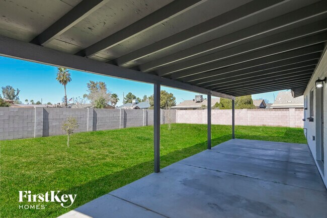 Building Photo - 1230 S Briar
