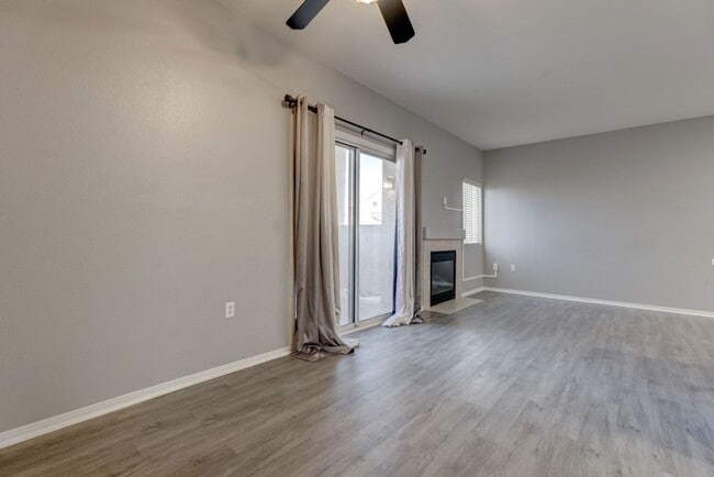 Building Photo - 855 N Stephanie St