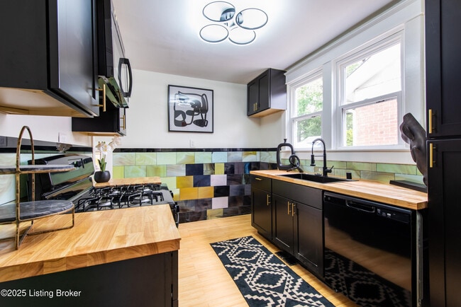 Building Photo - 1671 Trigg St