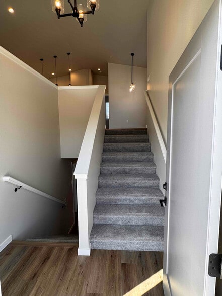 Building Photo - 966 E RR Ave