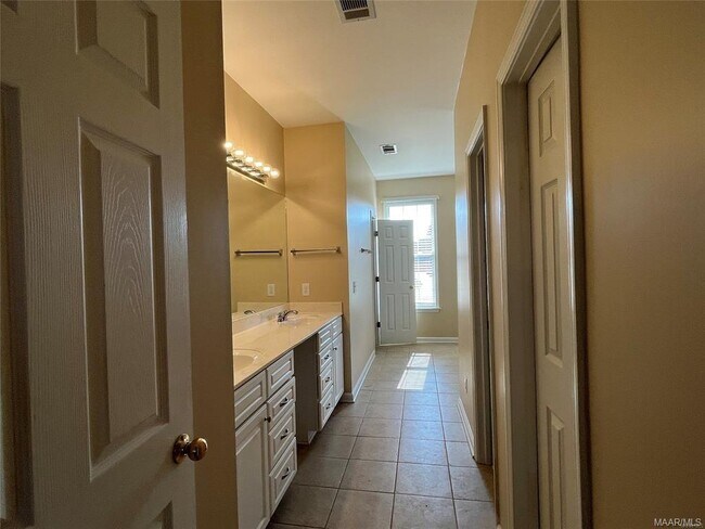 Building Photo - 8951 Alderwood Way