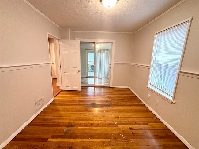 Building Photo - 11 Byron St