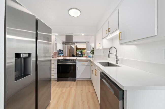 Building Photo - 73947 Saquaro Ct