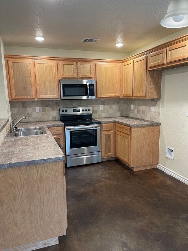 Building Photo - Newer Brick 3/2 Home