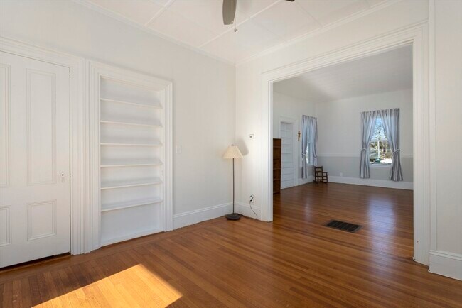 Building Photo - 128 Woburn St