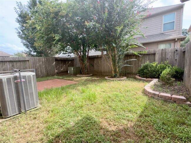 Building Photo - 17035 Amarose Dr