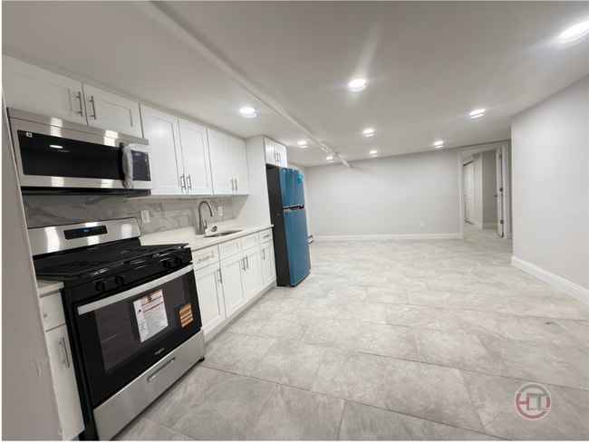 Building Photo - 1952 Ellis Ave