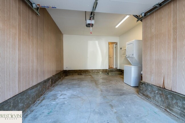 Building Photo - Beautiful 2 Bedroom Condo | Attached Garag...