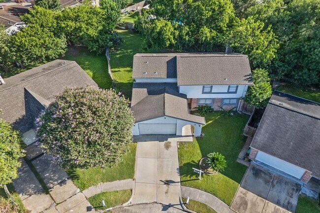 Building Photo - 13930 New Village Ln
