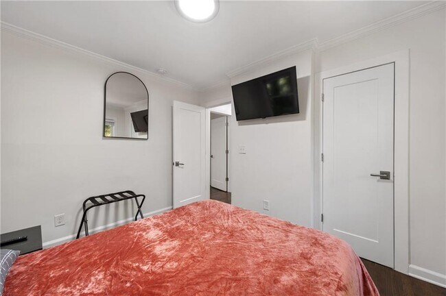 Building Photo - 1290 Glen Forest Way