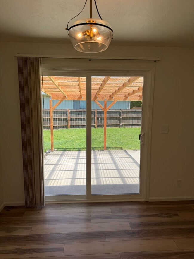 Building Photo - Updated 3 bedroom 2 bath home in a great neighborhood!