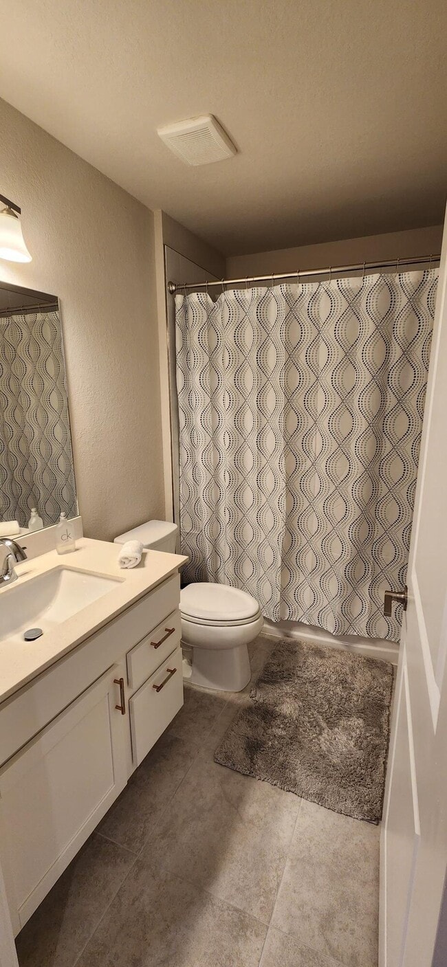 Building Photo - 1030 W Davis Pkwy