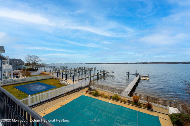 Building Photo - 709 Princeton Ave