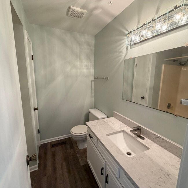 Building Photo - Spacious two Bedroom Quad-Level Home for R...