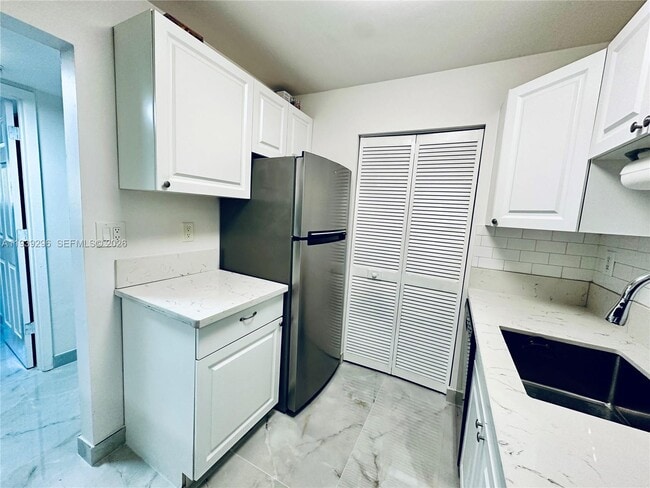 Building Photo - 9703 Hammocks Blvd