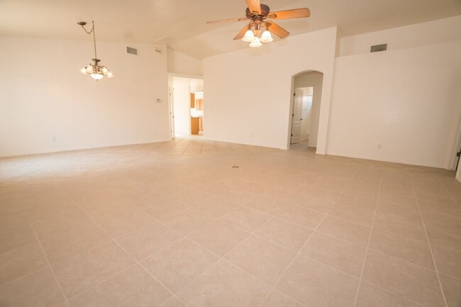 Building Photo - Charming 3-bedroom, 2-bathroom Home w/ 2 C...