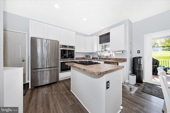 Building Photo - 1504 Larel Ct