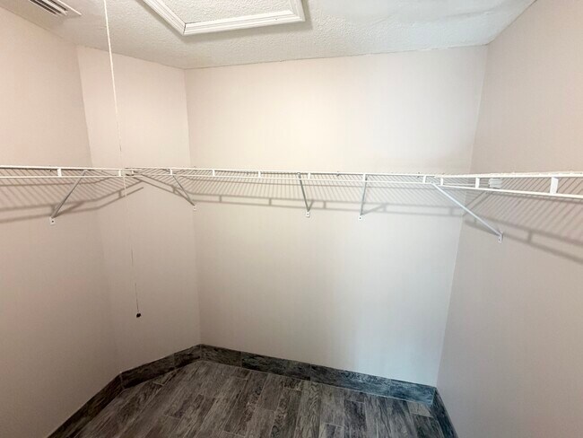 Building Photo - 64 Welling Ln