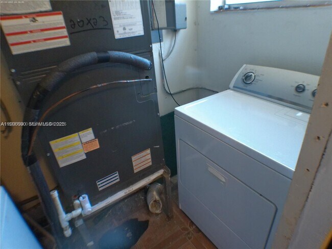 Building Photo - 5360 Fletcher St