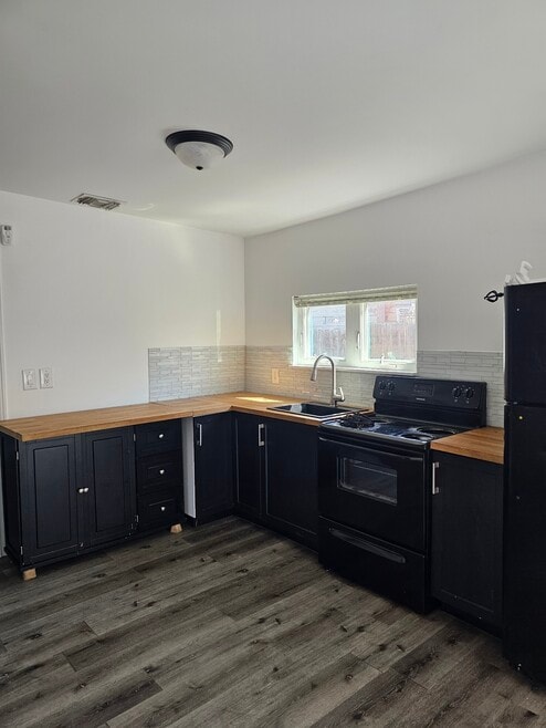 Building Photo - 211 W Mitchell St