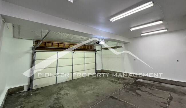 Building Photo - Beautiful Single Family Home Fenced in Yard and Central AC