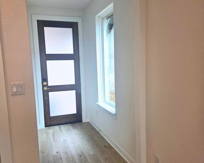 Building Photo - 401 Darley Oak Dr