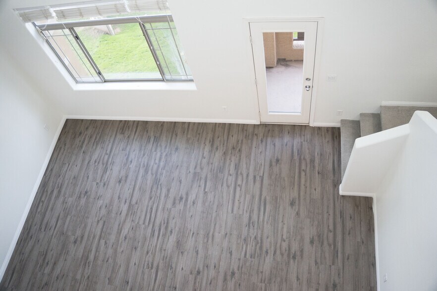 Building Photo - 900 S 94th St