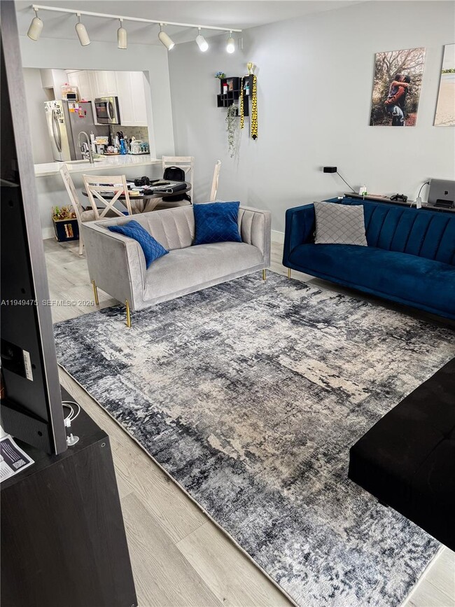 Building Photo - 841 NE 207th Ln