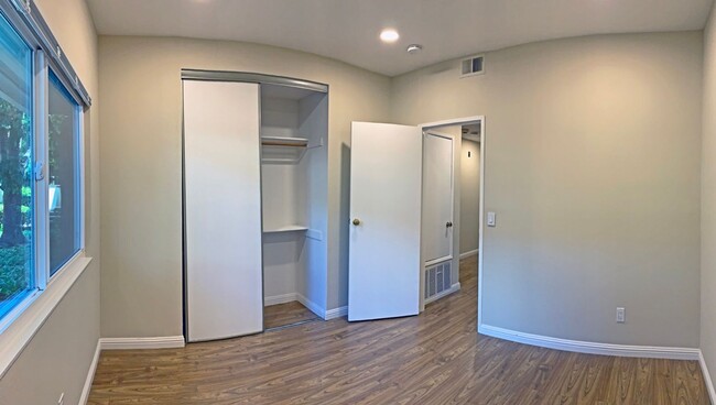 Building Photo - Beautifully Updated 2 Bedroom, 2 Bathroom ...